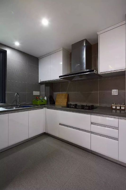 白樺林間115平米現(xiàn)代簡約風格裝修設計效果圖